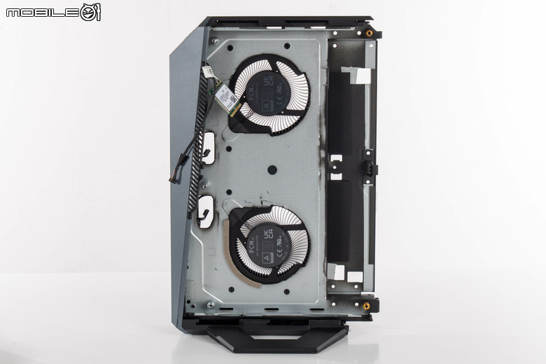 ROG GR70 小型電競桌機開箱實測 搭配最強 AMD 9955X3D 處理器的迷你巨人