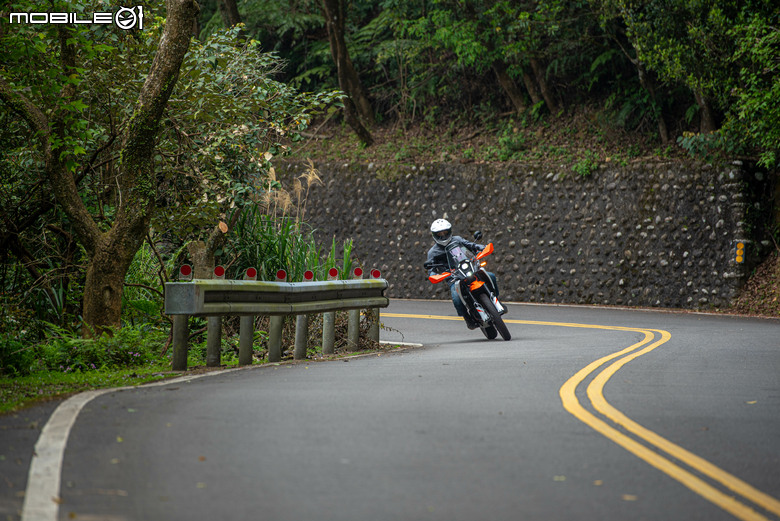 KTM 390 Adventure R 試駕｜橘火燎原，笑傲千山！