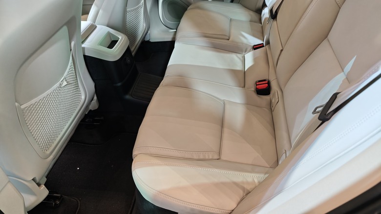 趕在第一天, 來南港Lalaport看好久不見的All New XC60~~