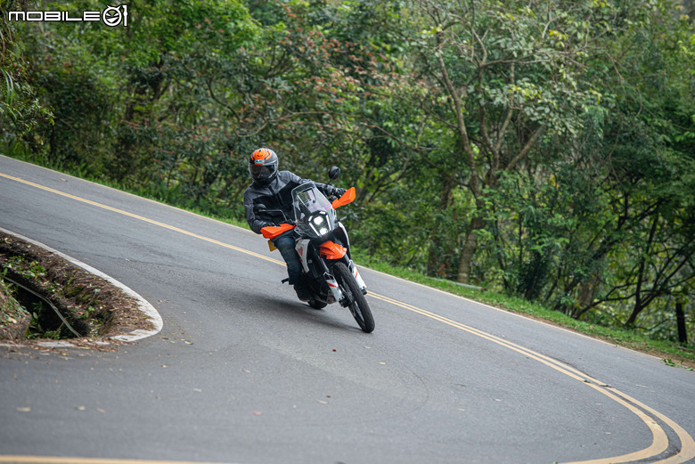 點我看大圖 KTM 390 Adventure R 試駕|橘火燎原,笑傲千山!