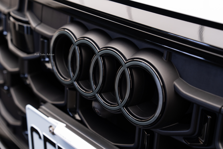 交車分享｜Audi Q8 55 TFSI quattro S line｜帶來幸福故事的小媒人，是毛孩