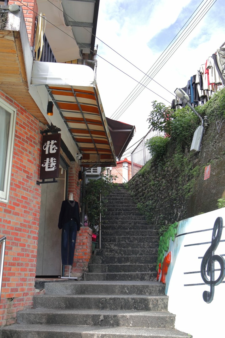 點我看大圖 【遊記】在台灣逛過了許多「老街」,所以這次要出國逛「老街」,南庄老街、十三間老街 - 大漠國渡