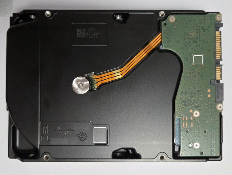 【開箱簡測】Seagate NAS (那嘶狼) IronWolf Pro 32TB ST32000NT000 硬碟效能簡測 (圖多)