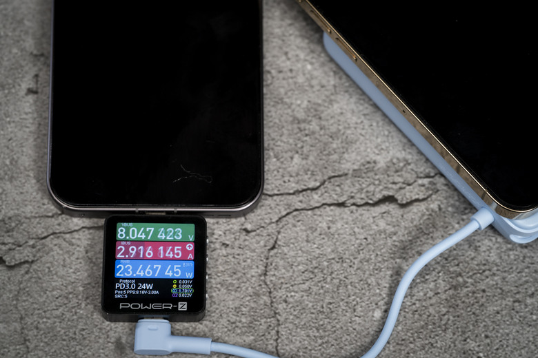 【開箱測試】Xiaomi 磁吸支架行動電源 10000 7.5W ｜磁吸、支架、自帶線一次到位