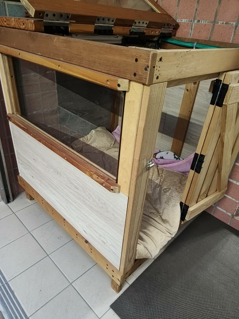 DIY 自家庭院狗屋