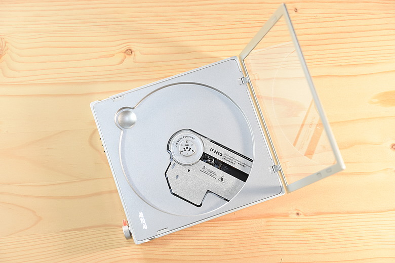 點我看大圖 FIIO DM15 R2R 藍牙 Hi-Fi CD 隨身播放機~是CD播放機,也是自然音色的USB R2R DAC
