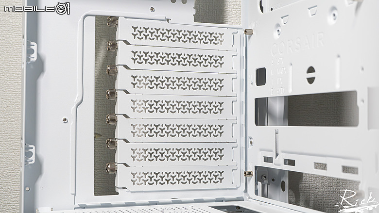 點我看大圖 【開箱】木紋靜謐氣息 | CORSAIR FRAME 4000D WOOD RS WHITE