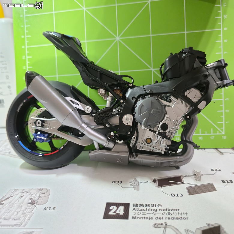 點我看大圖 🔧【模型新手也能輕鬆組 Part5】🏍️ 1/9 MENG MT-009S 1/9 BMW M1000RR 悅色版