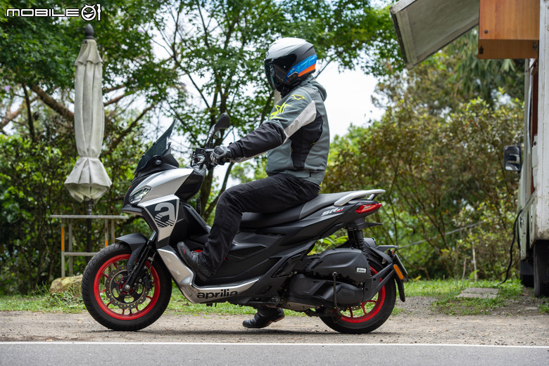 Aprilia SR-GT試駕報告｜沒踏板但很好玩！歐系速克達老車新試！