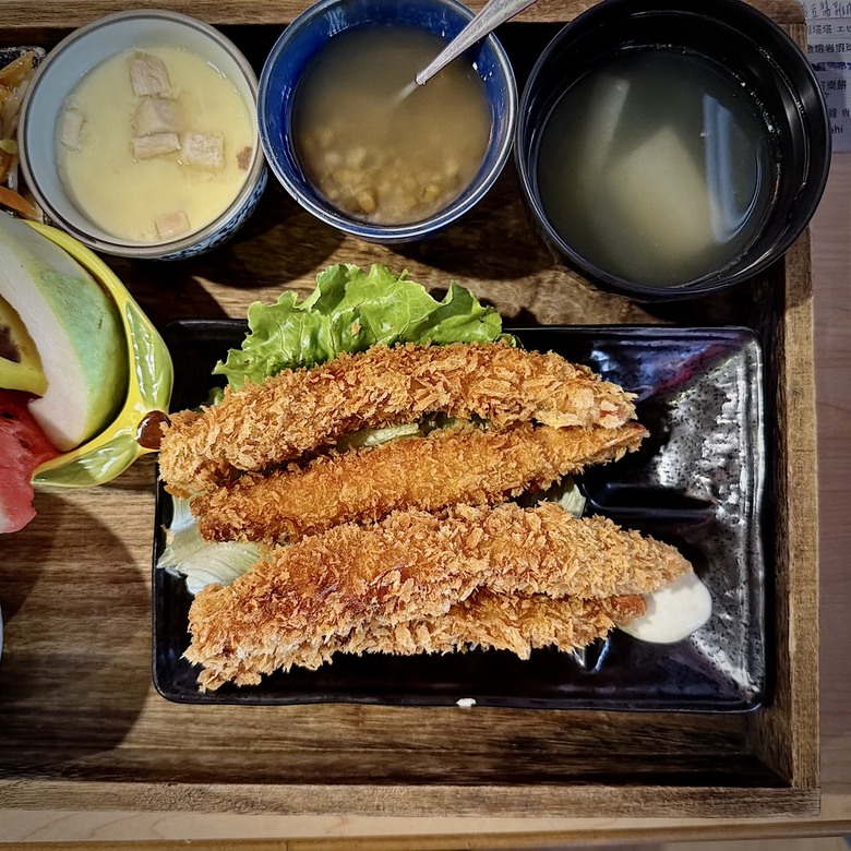 台南國華街美食:傳承日本橫濱30年的活鰻現烤,還有鰻骨湯、越光米無限續!