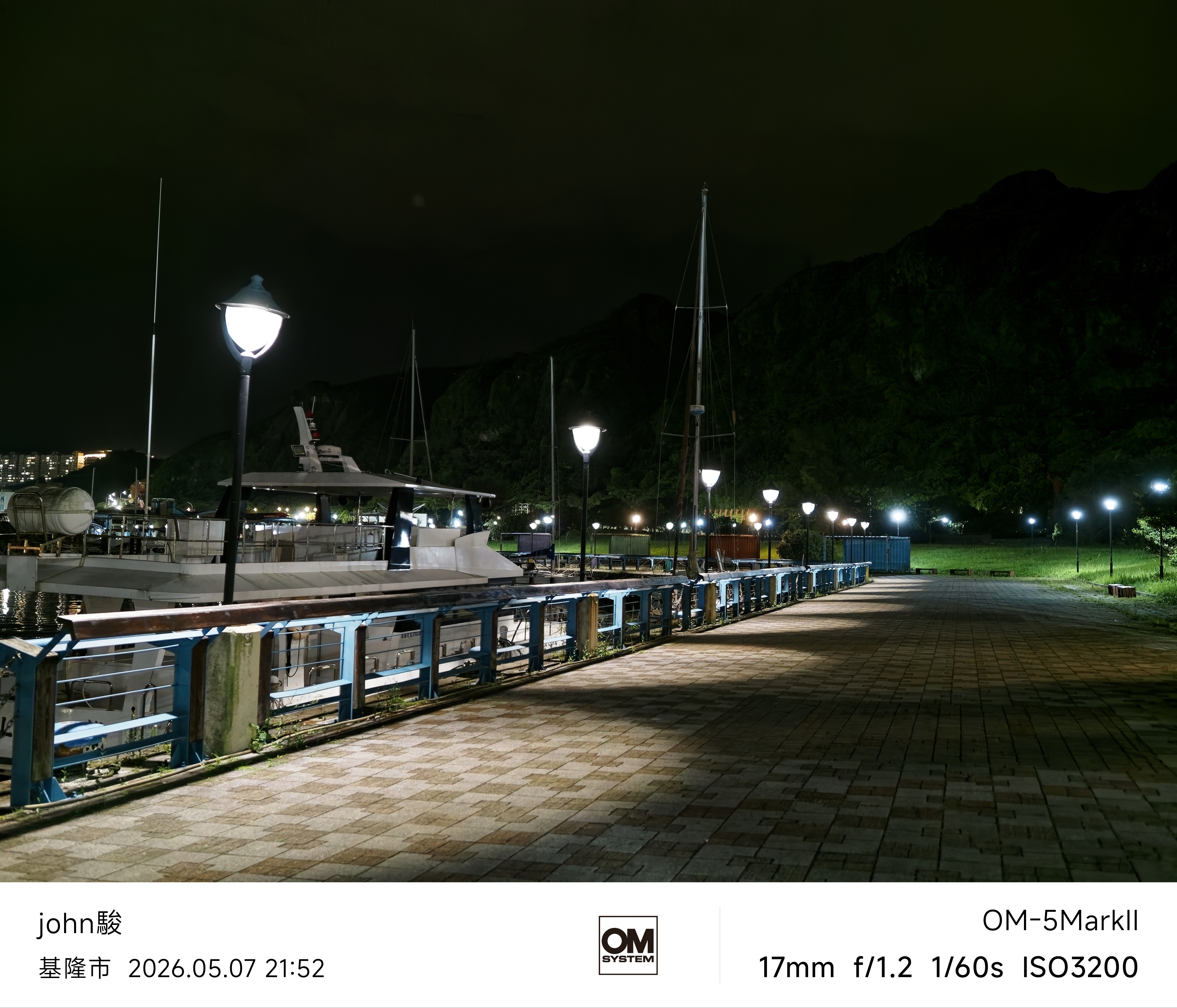 om 25mm f1.2 pro vs 松下 25mm f1.4