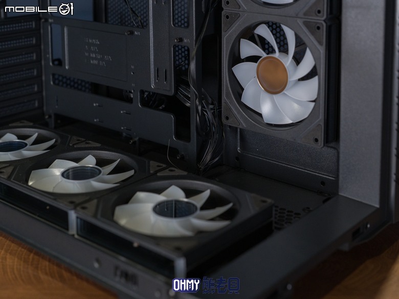 TT Vision 330 CR ARGB 全曲面全景機殼 ft. 耀影SWAFAN 120 EX INFINITY 風扇