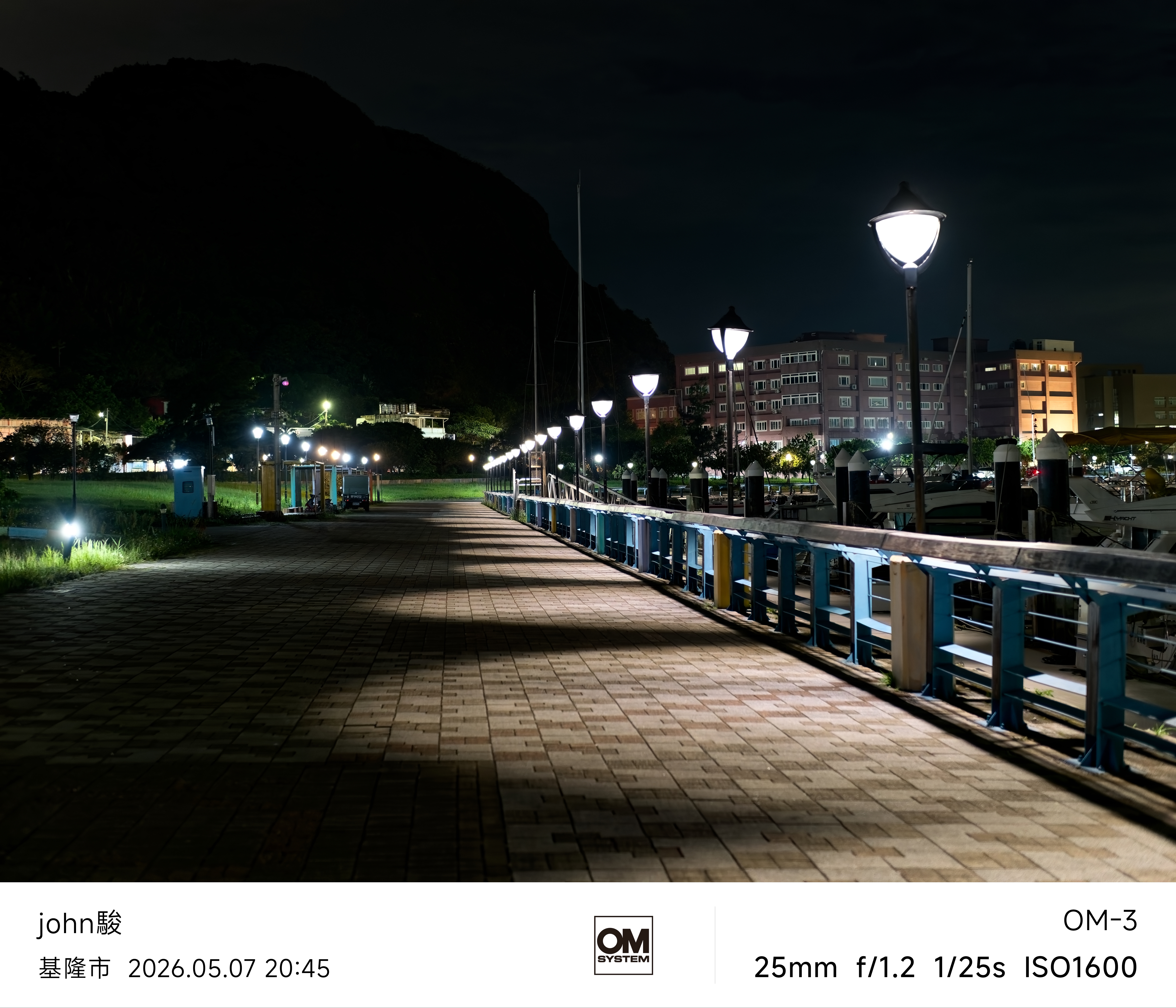 om 25mm f1.2 pro vs 松下 25mm f1.4
