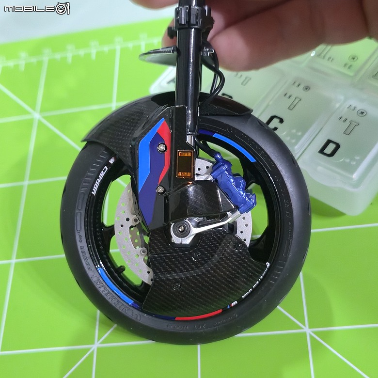 點我看大圖 🔧【模型新手也能輕鬆組 Part5】🏍️ 1/9 MENG MT-009S 1/9 BMW M1000RR 悅色版