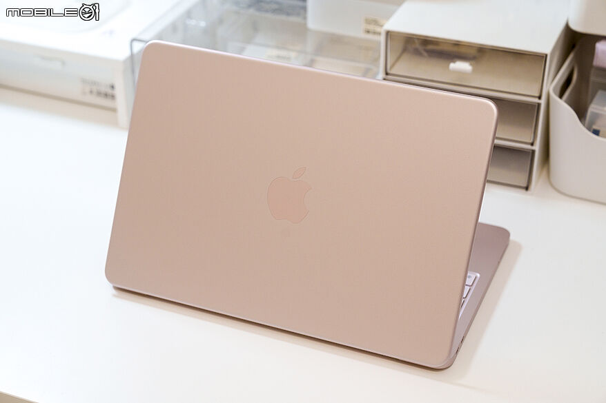 Apple MacBook Neo 開箱初步測試｜挑戰入門級筆電的超高 CP 值之作