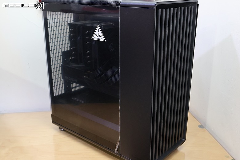 黑色木紋美學，技嘉 X870E AERO X3D DARK WOOD