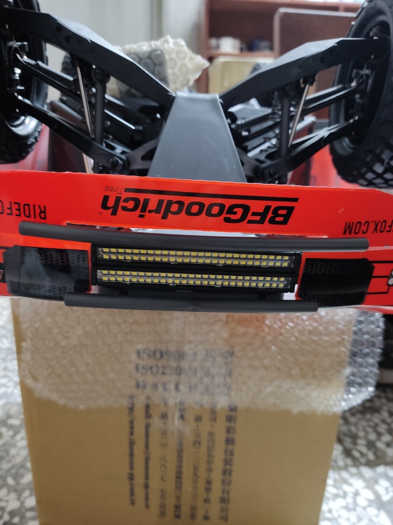 Traxxas 1/7 UDR 開箱