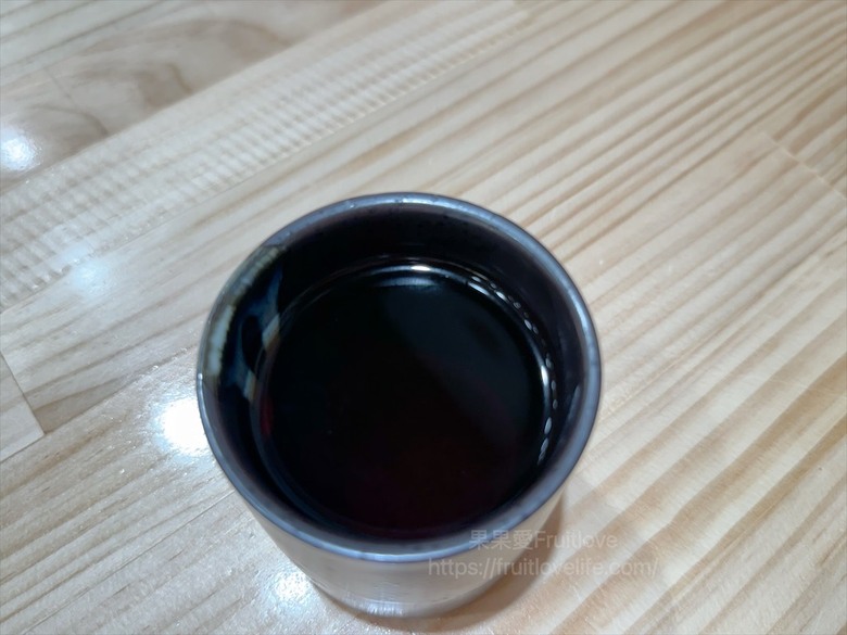平價日本料理，生熟丼、刺身、炸烤物，無低消續飯湯吃到飽、壽星送生魚片蛋糕，寵物友善