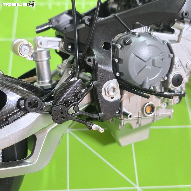 點我看大圖 🔧【模型新手也能輕鬆組 Part5】🏍️ 1/9 MENG MT-009S 1/9 BMW M1000RR 悅色版