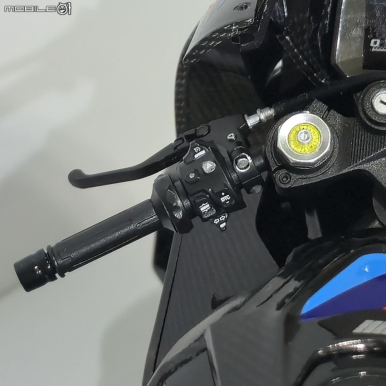 點我看大圖 🔧【模型新手也能輕鬆組 Part5】🏍️ 1/9 MENG MT-009S 1/9 BMW M1000RR 悅色版