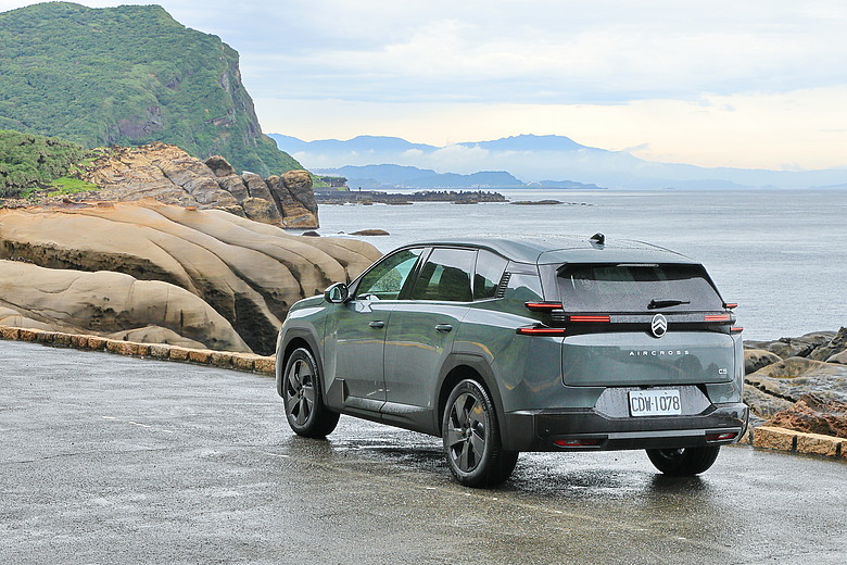 (映像分享) 享受雨中漫步舞曲feat. CITROËN C5 AIRCROSS