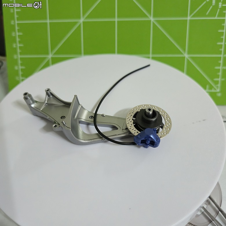 點我看大圖 🔧【模型新手也能輕鬆組 Part5】🏍️ 1/9 MENG MT-009S 1/9 BMW M1000RR 悅色版