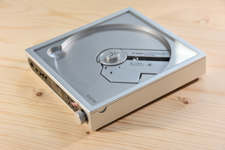 點我看大圖 FIIO DM15 R2R 藍牙 Hi-Fi CD 隨身播放機~是CD播放機,也是自然音色的USB R2R DAC