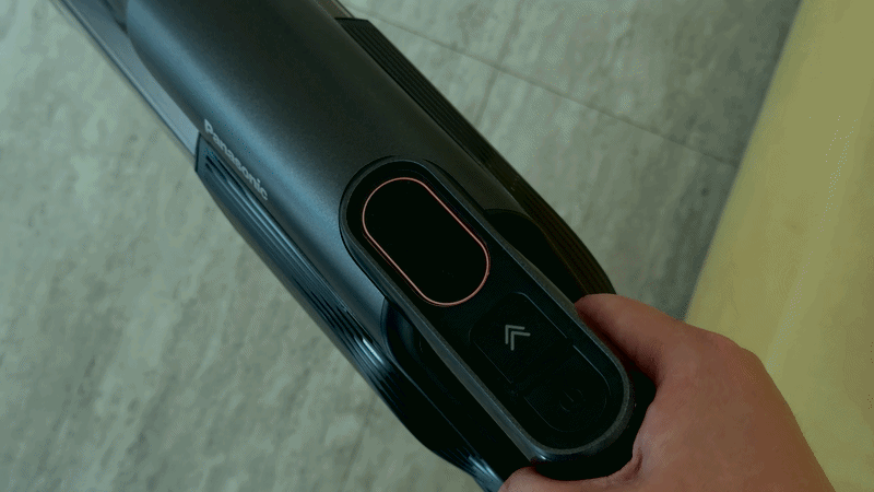 Panasonic MC-SBR70 極淨光吸塵器開箱|地板乾淨看得見,雙電池 116 分鐘續航超給力!