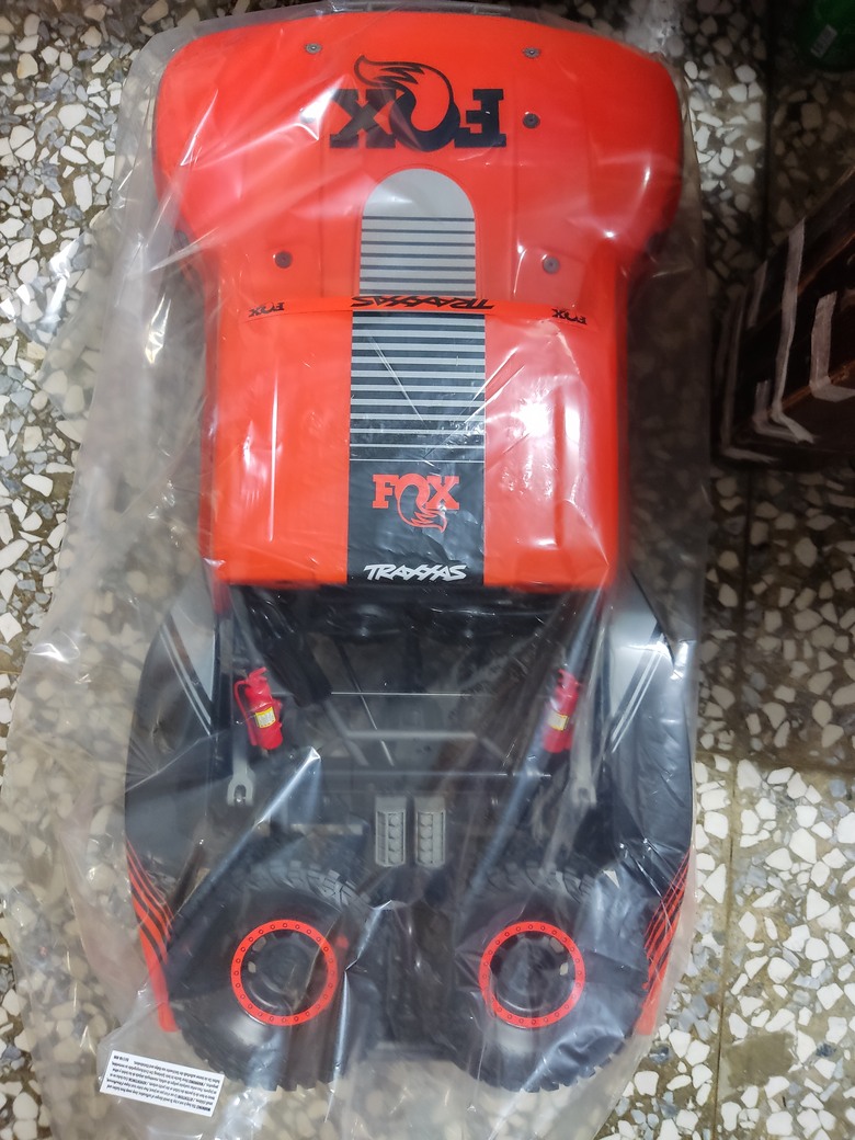 Traxxas 1/7 UDR 開箱