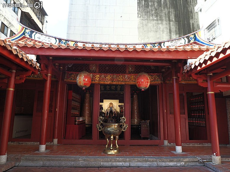 彰化 彰邑聖王廟(威惠宮)、大西門福德祠、彰邑關帝廟、彰邑慶安宮、懷忠祠、曇花佛堂、梨春園曲館 — 彰化市區古蹟探訪之一