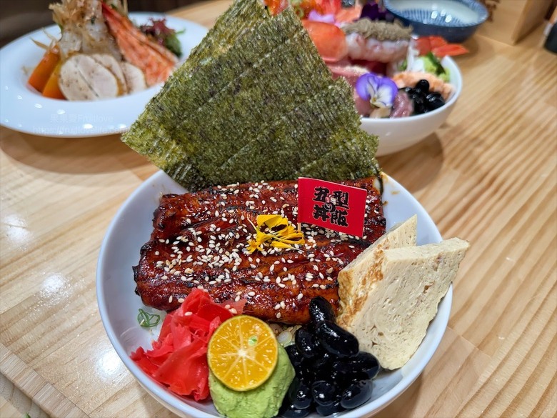 平價日本料理，生熟丼、刺身、炸烤物，無低消續飯湯吃到飽、壽星送生魚片蛋糕，寵物友善