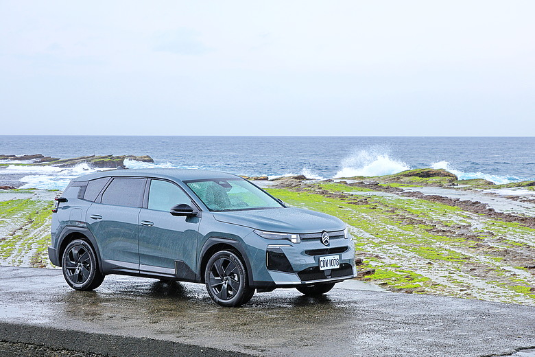 (映像分享) 享受雨中漫步舞曲feat. CITROËN C5 AIRCROSS