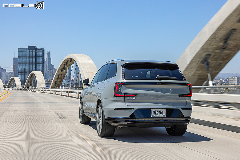 Volvo EX90 美國試駕報導｜承先啟後、引領未來的七座電動休旅！