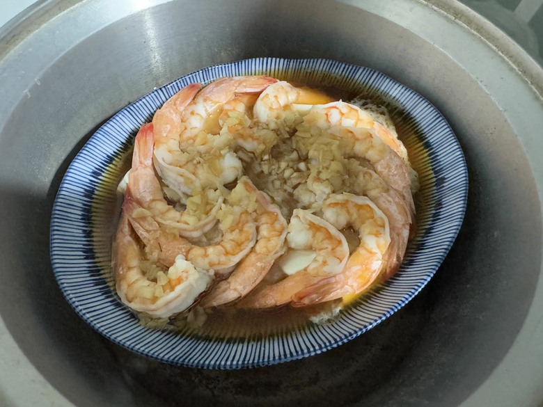 零失敗大菜!蒜蓉豆腐蒸蝦~只要會用電鍋,你也是大廚