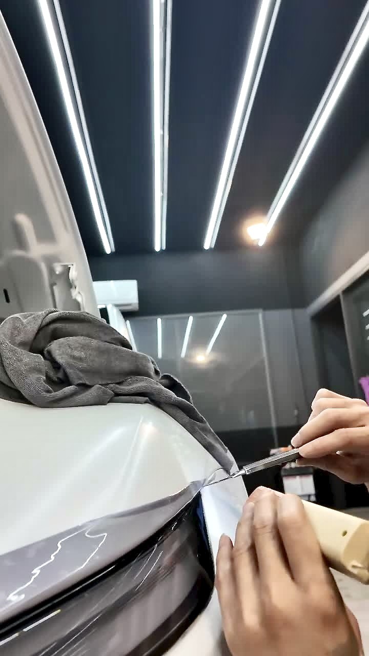 [開箱]嘉義汽車包膜｜ Tesla白TPU＋黃改色膜對照｜收邊工藝近拍，判斷師傅功力好不好！