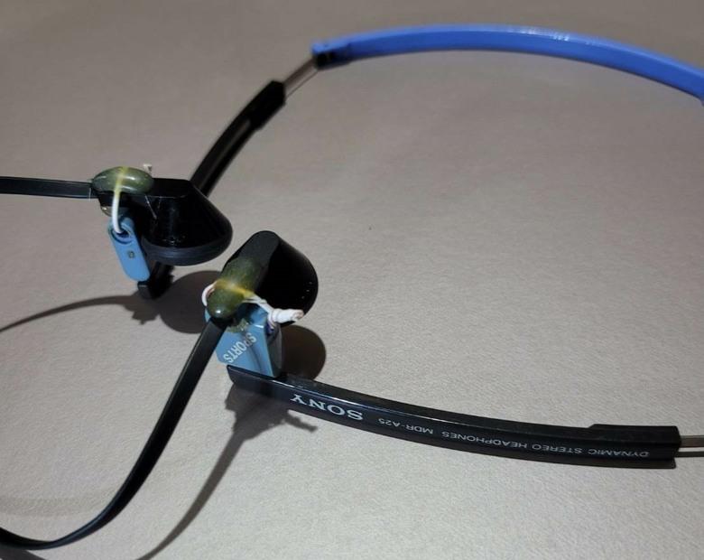 以前有一種耳機叫做垂直入耳式