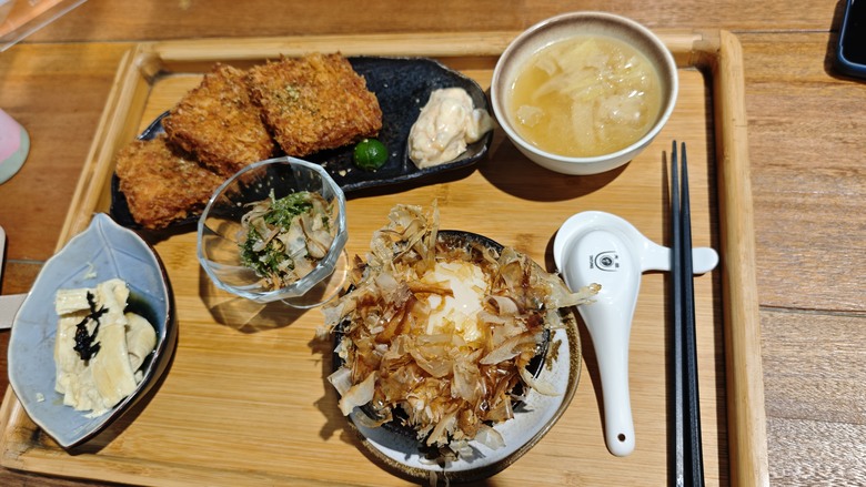 北海岸一日遊 - 金山享魚路午餐 / 金山老街閒逛 / 陽明山天籟飯店泡溫泉 / 老梅綠石槽觀景