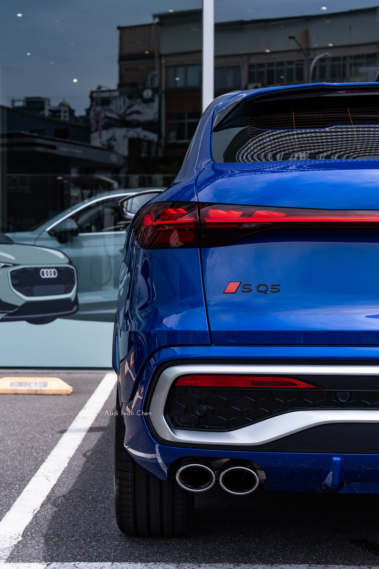 交車分享｜Audi SQ5 Sportback｜金屬眩亮藍・Ultra Blue・6I