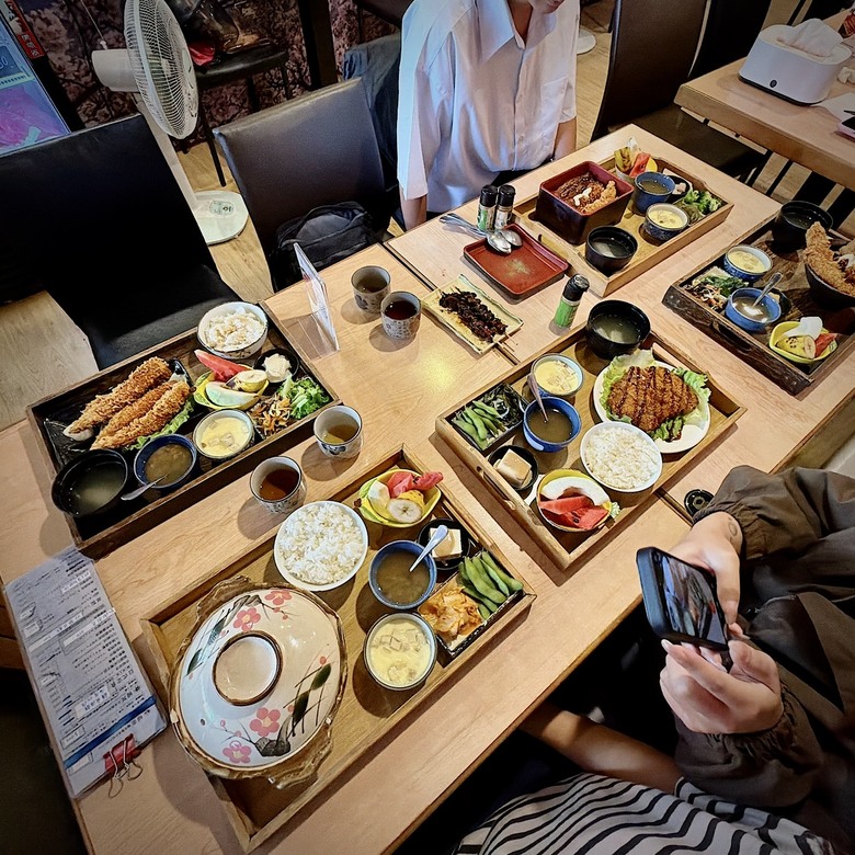 台南國華街美食：傳承日本橫濱30年的活鰻現烤，還有鰻骨湯、越光米無限續！