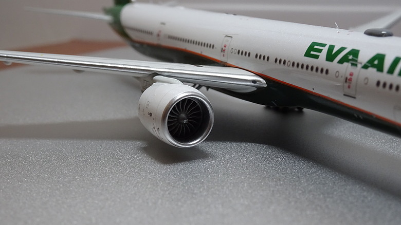 【開箱】1/400 金屬客機模型