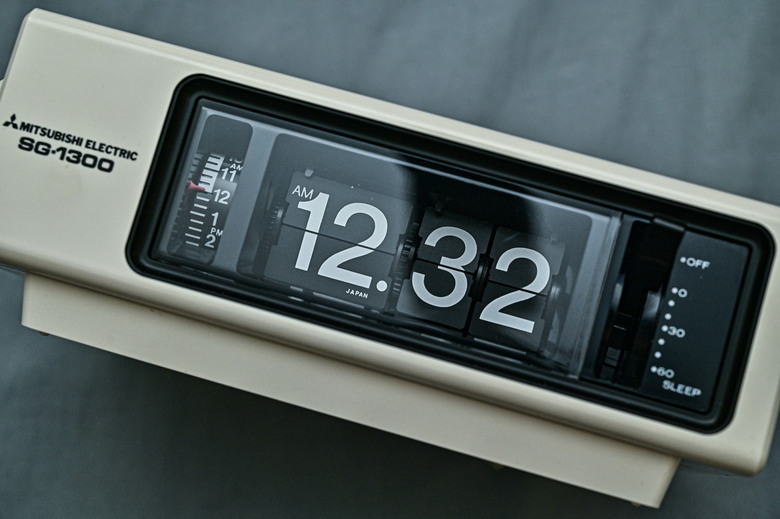 [開箱]全新三菱電機 SG-1300 翻頁鐘開箱分享