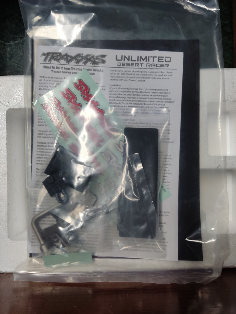 Traxxas 1/7 UDR 開箱