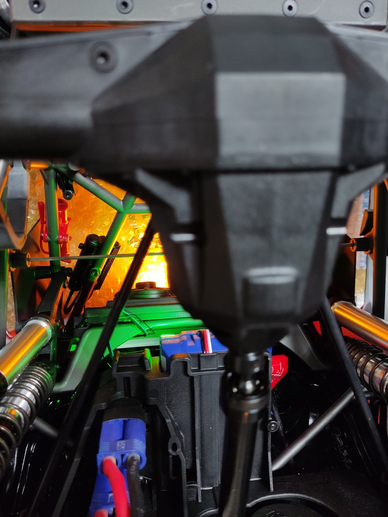 Traxxas 1/7 UDR 開箱