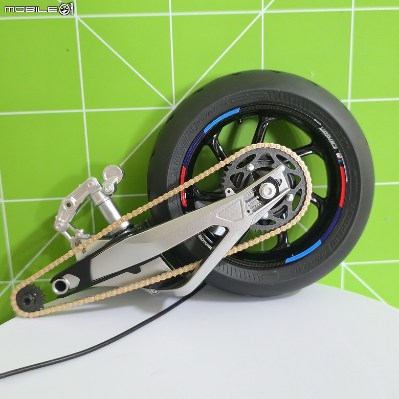 點我看大圖 🔧【模型新手也能輕鬆組 Part5】🏍️ 1/9 MENG MT-009S 1/9 BMW M1000RR 悅色版