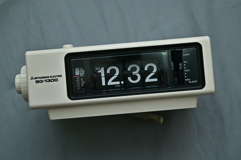 [開箱]全新三菱電機 SG-1300 翻頁鐘開箱分享