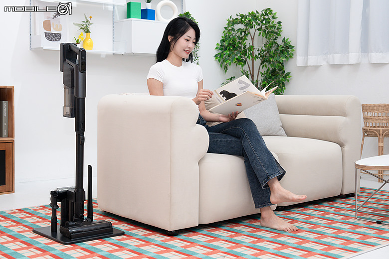 點我看大圖 Panasonic MC-SBR70 極淨光吸塵器開箱|地板乾淨看得見,雙電池 116 分鐘續航超給力!