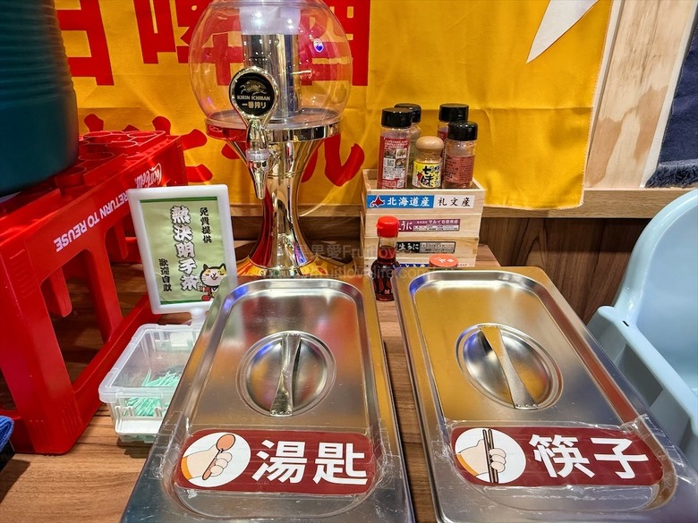 平價日本料理，生熟丼、刺身、炸烤物，無低消續飯湯吃到飽、壽星送生魚片蛋糕，寵物友善