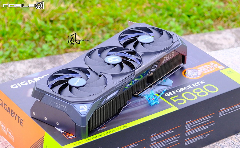 GIGABYTE 5080 GAMING OC搭載9800X3D實測DLSS 4.5遊戲與AI效能