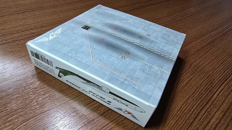 【開箱】1/400 金屬客機模型