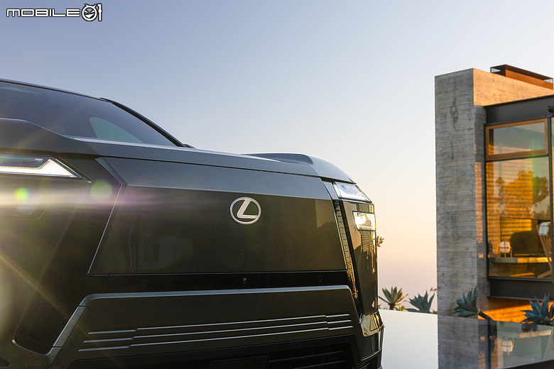 【海外新訊】Lexus發表全新三排座純電休旅「TZ」，96度大電池、第二排頭等艙座椅入列！